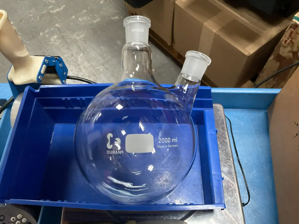 2L Two-Neck Bottom Flask – NS 29/32 (KD10)