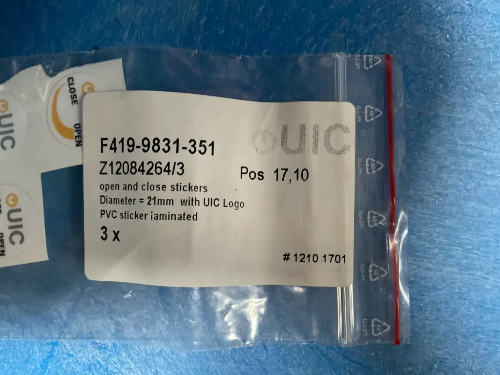 Open/Close Stickers 21mm – With UIC Logo